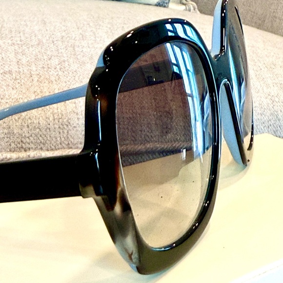 Prada Oversized Sunglasses Black Tortoise Gradient NWOT Italy - Picture 2 of 12